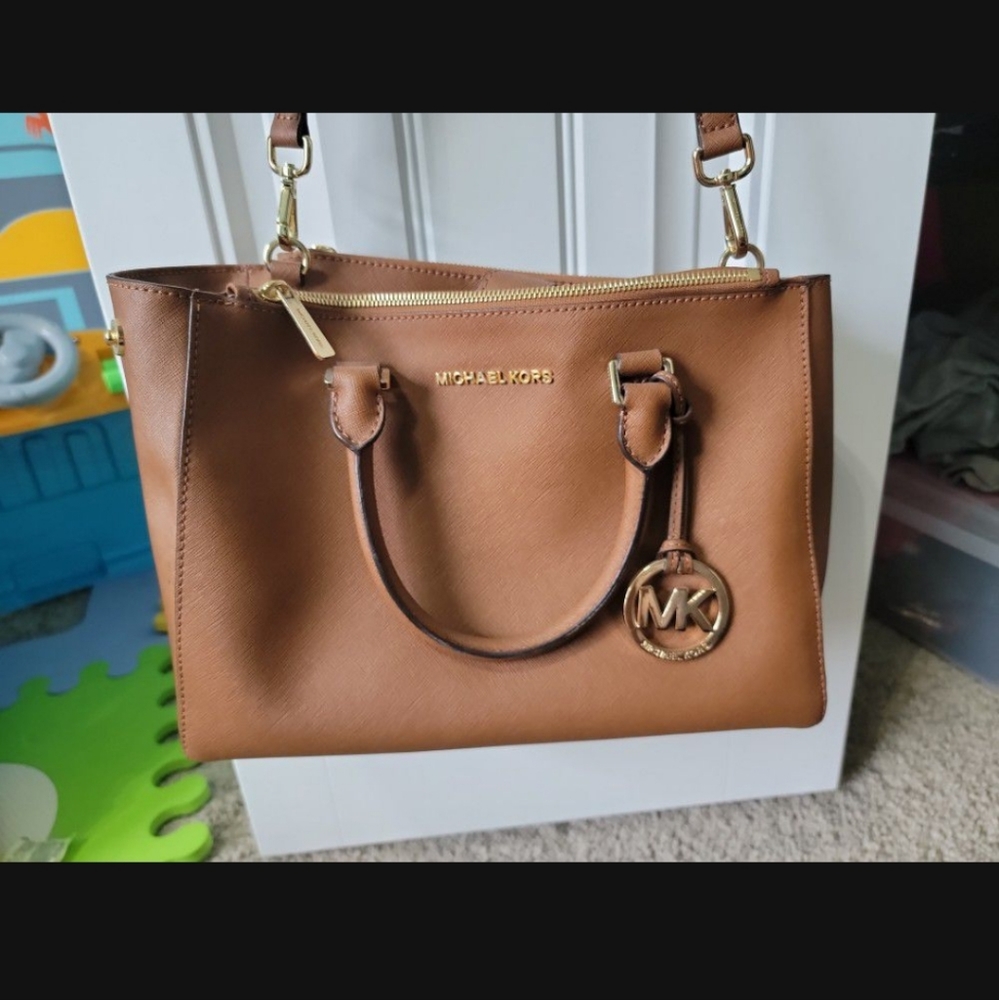 Michael Kors purse and wallet - Picture 3 of 10